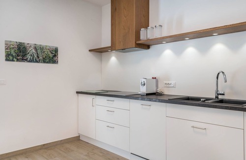 Nova Ponente Apartamento | Apartamento vacacional "Talhaus - Rita" con vistas a la montaña, jardín compartido y Wi-Fi