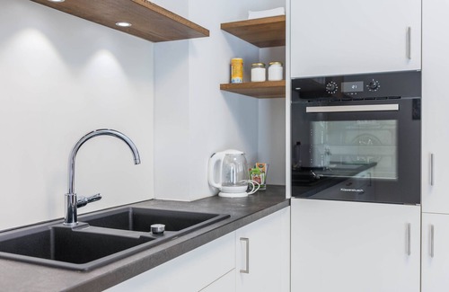 Nova Ponente Apartamento | Apartamento vacacional "Talhaus - Rita" con vistas a la montaña, jardín compartido y Wi-Fi