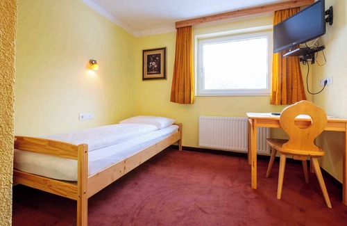 Huben Apartamento | Apartamento vacacional sala de Tirol, con estufa de azulejos y lavavajillas