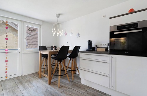 Heiligenzell Apartamento | Apartamento en la planta superior con jardín privado, Wi-Fi y aire acondicionado