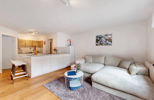 Kirchzarten Apartamento | Apartamento 'Vergissmeinnicht' con vistas a la montaña, jardín compartido y Wi-Fi