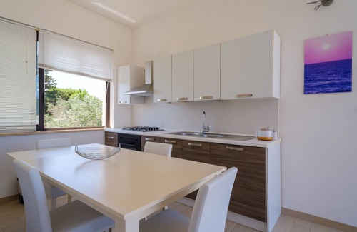 Torre Specchia Ruggeri Apartamento | Apartamento vacacional 'Villa Scoglio' cerca del mar con jardín y terraza privada