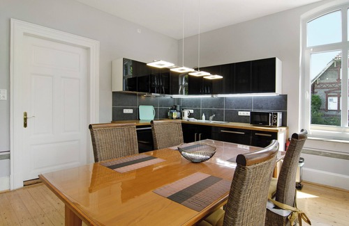 Esens Apartamento | Apartamento vacacional "Villa Fokken Kapitänsquartier" con jardín compartido y Wi-Fi