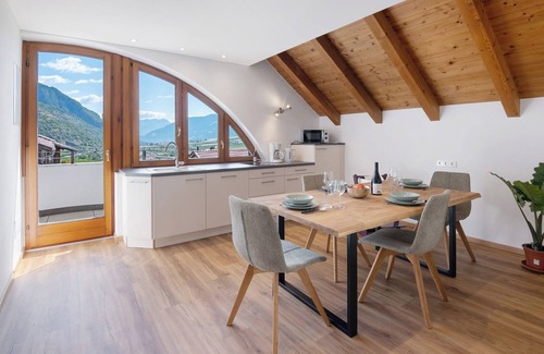Castelbello-Ciardes Apartamento | Apartamento vacacional 'Vinlauris B' con vistas a la montaña, Wi-Fi y aire acondicionado