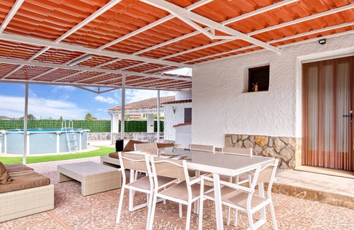 Macastre Apartamento | Apartamento vacacional 'Violeta' con vistas a la montaña, Wi-Fi y aire acondicionado