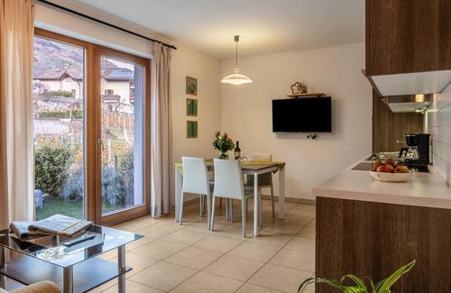 Berg/Monte Apartamento | Apartamento vacacional "Weingut Lahn Zu Eppan Apt Garten" con vistas a la montaña, jardín privado y jacuzzi