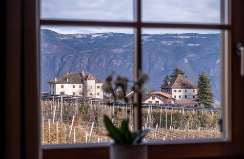 Berg/Monte Apartamento | Apartamento vacacional "Weingut Lahn Zu Eppan Apt Garten" con vistas a la montaña, jardín privado y jacuzzi