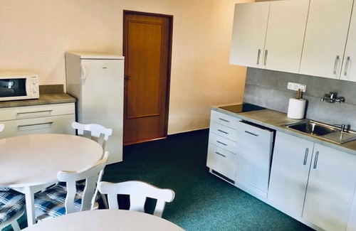 Harrachov Apartamento | Apartamento vacacional con balcón en la ladera