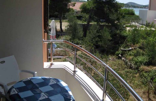 Srima Apartamento | Holiday apartment with air conditioning close to the beach
