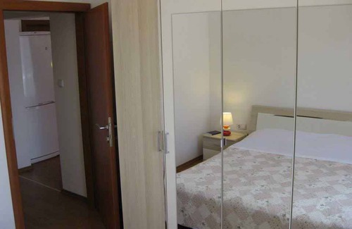 Srima Apartamento | Holiday apartment with air conditioning close to the beach