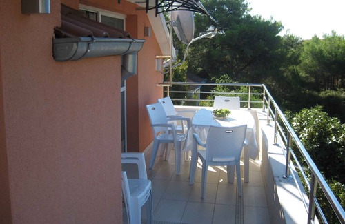 Srima Apartamento | Apartamento vacacional con aire acondicionado y balcón cerca de la playa