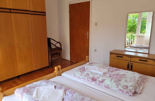 Plomin Apartamento | Apartamento vacacional con balcón y piscina de montaje
