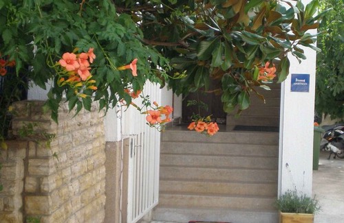 Vodice Apartamento | Holiday apartment with balcony and air conditioning