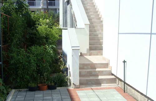 Vodice Apartamento | Holiday apartment with balcony and air conditioning