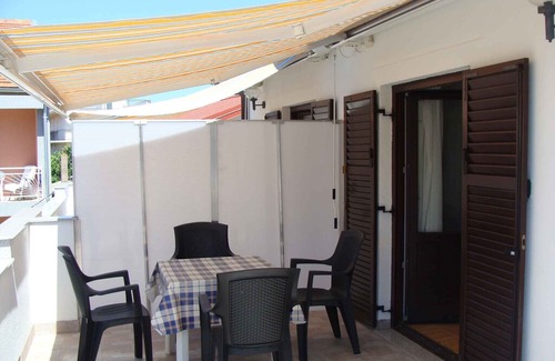 Vodice Apartamento | Holiday apartment with balcony and air conditioning