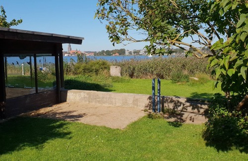 Fahrdorf Apartamento | Holiday apartment with waterfront property and jetty directly on the Baltic Sea fjord