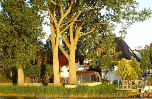 Fahrdorf Apartamento | Holiday apartment with waterfront property and jetty directly on the Baltic Sea fjord