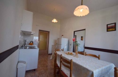 Njivice Apartamento | Apartamento vacacional con aire acondicionado, Internet y vistas al mar