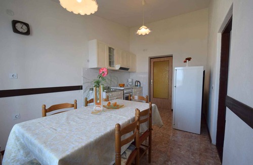 Njivice Apartamento | Apartamento vacacional con aire acondicionado, Internet y vistas al mar