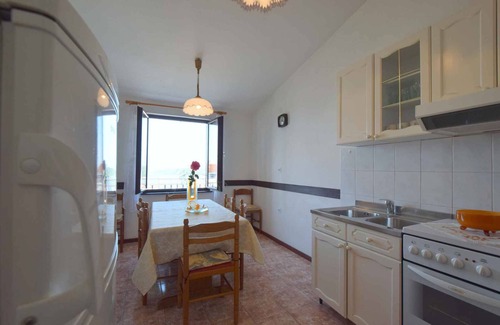 Njivice Apartamento | Apartamento vacacional con aire acondicionado, Internet y vistas al mar