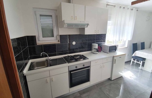 Ljubac Apartamento | Apartamento vacacional con terraza grande y barbacoa