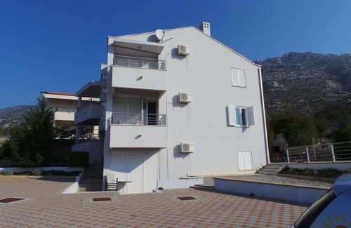 Ribarica Apartamento | Holiday apartment with use of pool and balcony