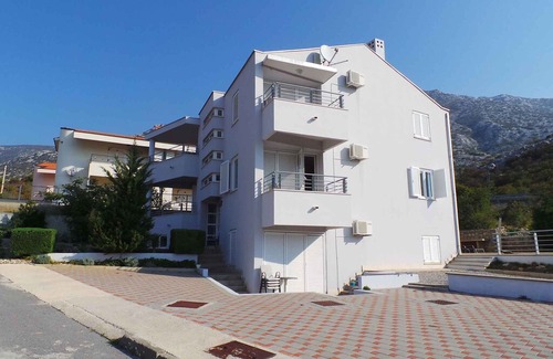 Ribarica Apartamento | Holiday apartment with use of pool and balcony