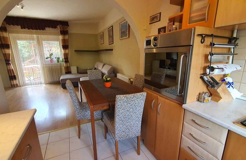 Zamardi Apartamento | Apartamento vacacional con piscina e internet