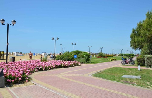 Bibione Pineda Apartamento | Apartamento vacacional con balcón y aire acondicionado