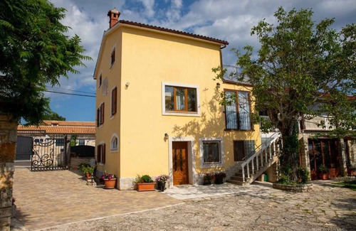 Kanfanar Apartamento | Apartamento vacacional con piscina exterior y 2 cocinas