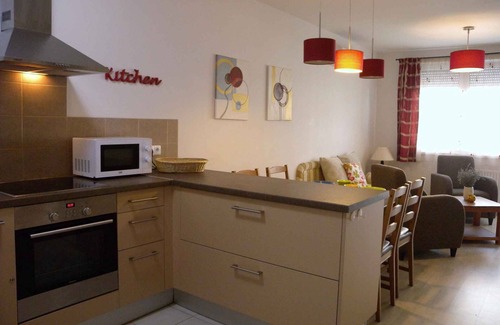 Siofok Aranypart Apartamento | Apartamento vacacional con piscina wifi y cuidada decoración