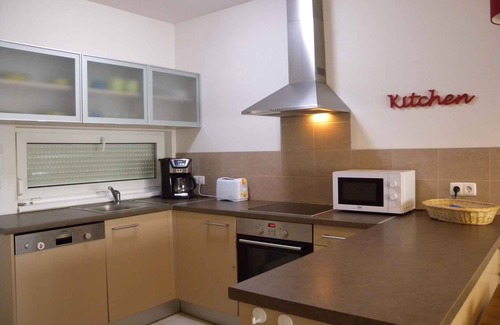 Siofok Aranypart Apartamento | Apartamento vacacional con piscina wifi y cuidada decoración