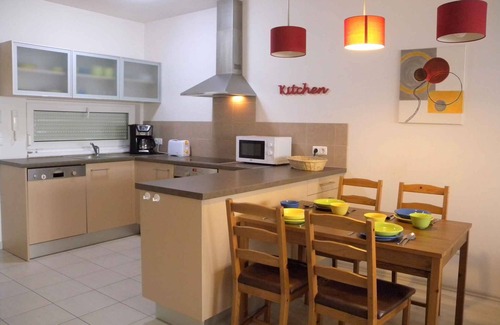 Siofok Aranypart Apartamento | Apartamento vacacional con piscina wifi y cuidada decoración