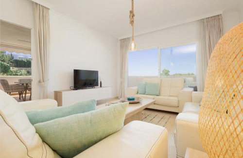 Elviria Apartamento | Holiday apartment with private terrace, just 10 minutes by car from Elviria Beach, Marbella
