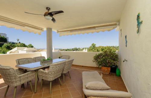 Elviria Apartamento | Holiday apartment with private terrace, just 10 minutes by car from Elviria Beach, Marbella