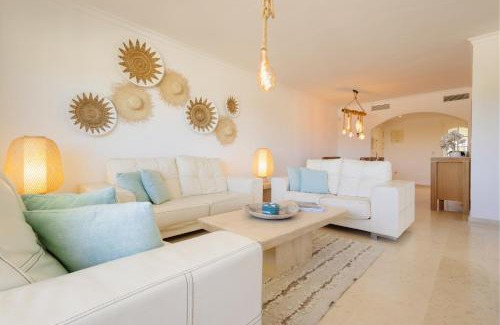 Elviria Apartamento | Holiday apartment with private terrace, just 10 minutes by car from Elviria Beach, Marbella
