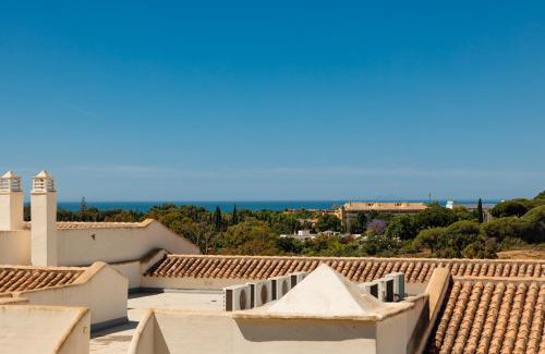 Elviria Apartamento | Holiday apartment with private terrace, just 10 minutes by car from Elviria Beach, Marbella