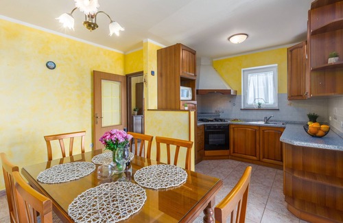 Spadici Apartamento | Apartamento vacacional con 3 dormitorios, 2 baños y amplio balcón con vistas al mar