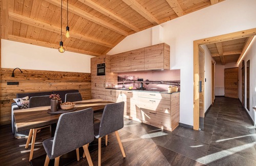 Castelrotto Apartamento | Apartamento vacacional "Zu Grof Morgenrot"