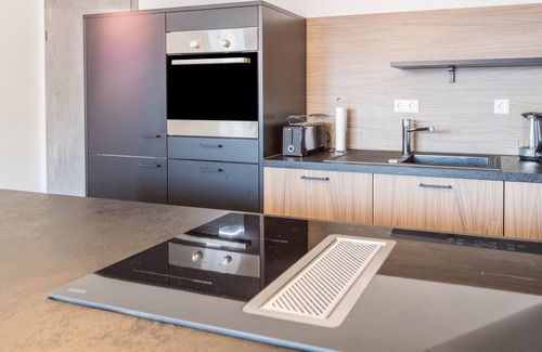 Geisingen Apartamento | Apartamento vacacional 'Zeichner' con vistas a la montaña, balcón y Wi-Fi