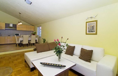 Zrnovnica Apartamento | Apartamento de vacaciones Zrnovnica para 1 - 5 personas con 2 dormitorios - Apartamento