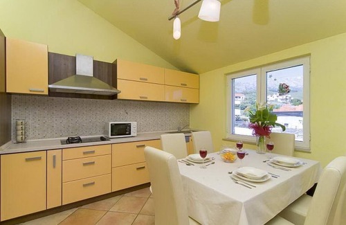 Zrnovnica Apartamento | Apartamento de vacaciones Zrnovnica para 1 - 5 personas con 2 dormitorios - Apartamento