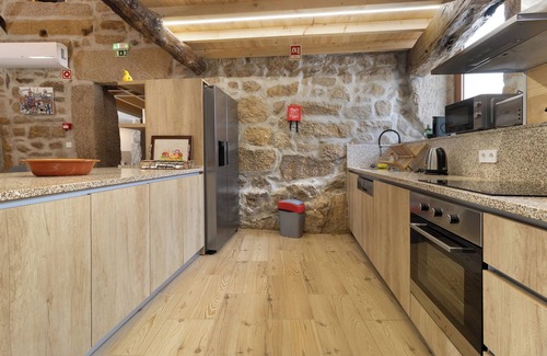 Valpacos Apartamento | Dormitorio de vacaciones 'Quarto Duplo Canhoteiros' con vista montaña, Wi-Fi y aire acondicionado.