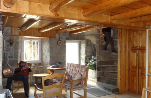 Le Malzieu-Forain Casa | Holiday cottage in Lozre in a pretty corner of Margeride