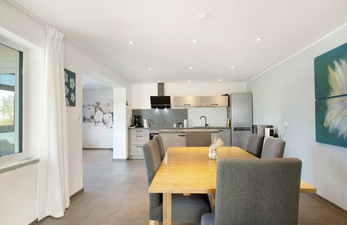 Bad Griesbach im Rottal Apartamento | Apartamento vacacional "Pur Wohnen - West" con jardín compartido, balcón y Wi-Fi