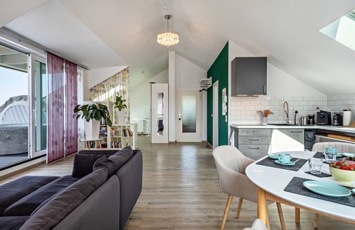 Kressbronn Apartamento | Apartamento vacacional "Loft Schwenck" con vistas al lago, terraza compartida y Wi-Fi