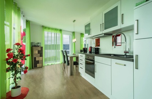 Sipplingen Apartamento | Apartamento vacacional "Rose" con gran balcón con vistas al lago, Wi-Fi y televisión
