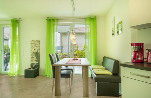 Sipplingen Apartamento | Apartamento vacacional "Orchidee" con gran terraza con vistas al lago, barbacoa, Wi-Fi y televisión