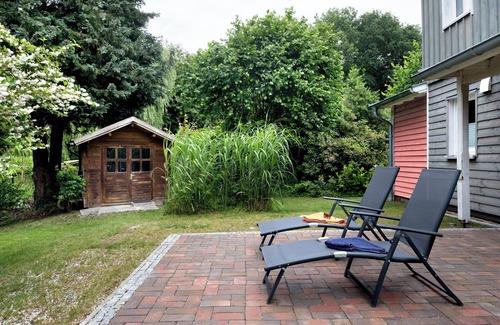 Dringenburg Casa | Apartamento vacacional "Zwischen Den Seen" con terrazas privadas, jardín privado y Wi-Fi