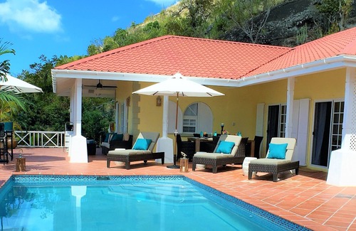 Jennings Villa | ¡VISTAS PANORÁMICAS AL MAR! LUJO, PISCINA, CERRADO, VUELOS A JOLLY HARBOR: ANTIGUABELLA